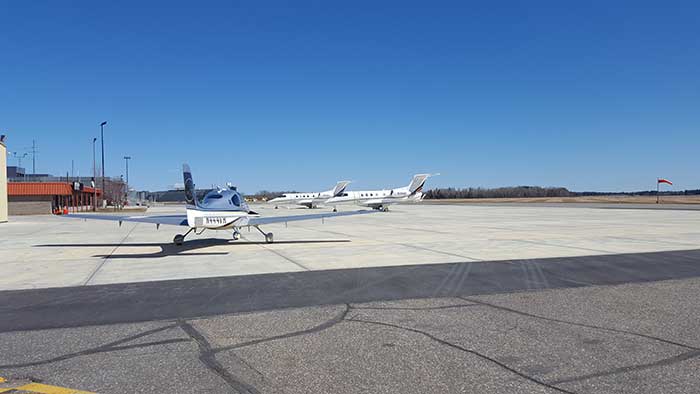 General-aviation20170406_144833 General aviation aircraft parked on the runway